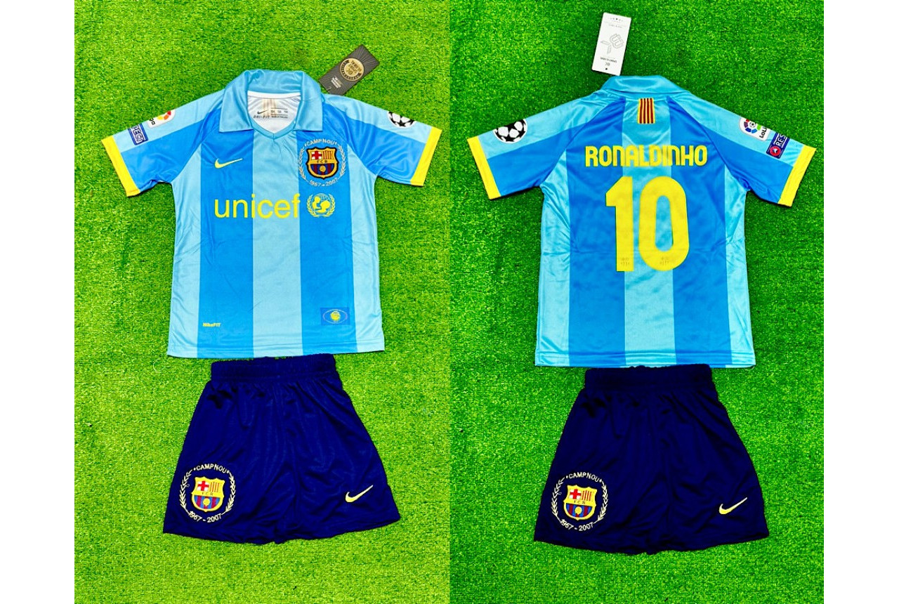 8209 Детски футболен комплект Barcelona RONALDINHO 10